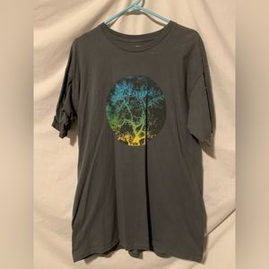 Vans graphic short sleeve tee.